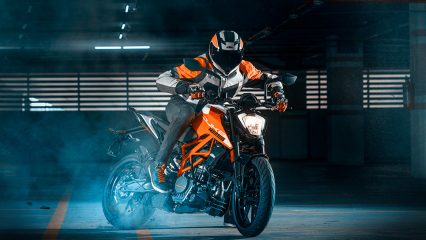 KTM 125 Duke: Price, Mileage, Top Speed, Colours,Weight & Features