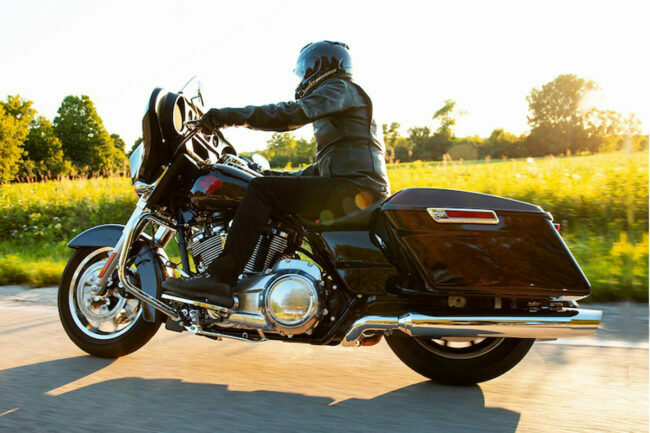Harley Davidson Electra Glide: Price, Mileage, Top Speed & Reviews